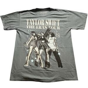 TAYLOR SWIFT "The Eras Tour" World Tour Edition T-Shirt Size Medium New with Tag